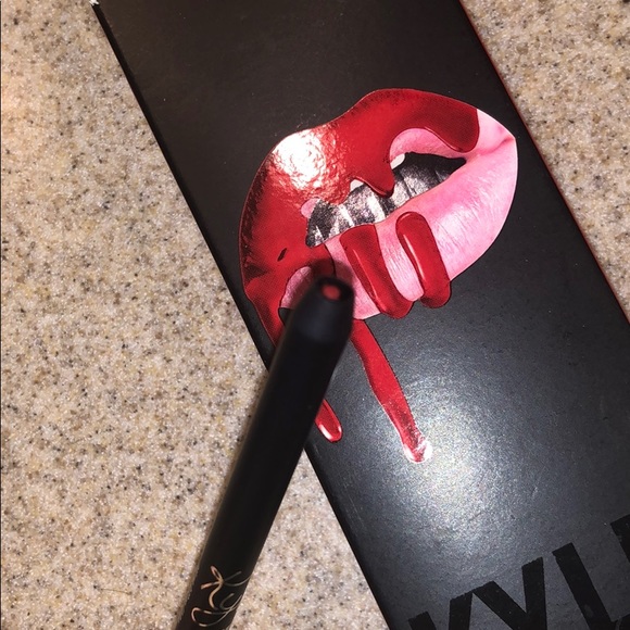 Kylie Jenner Mary Jo K lip kit!! - Picture 5 of 7